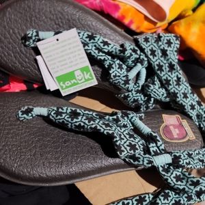 Sanuk yoga sandals